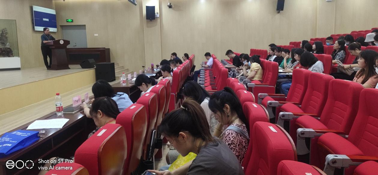 湖南外国语职业学院召开2021年秋季学期第一次全体辅导员会议